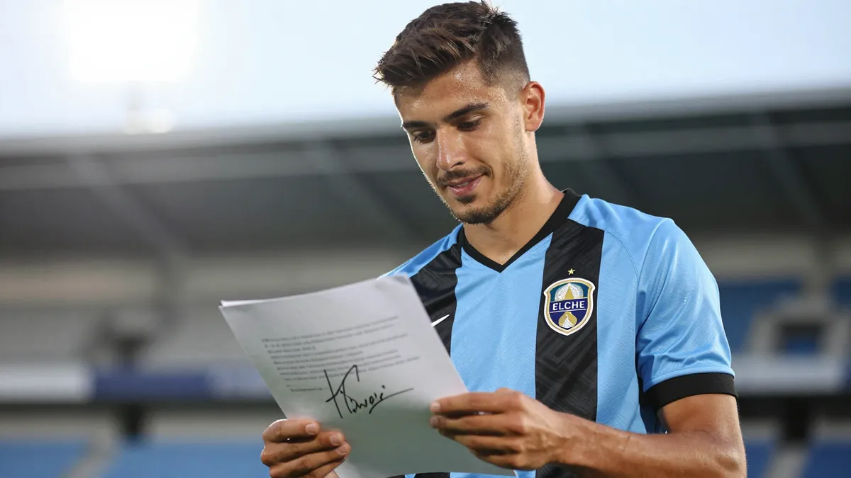 Elche CF Announces Tiziano Perrotta's Arrival