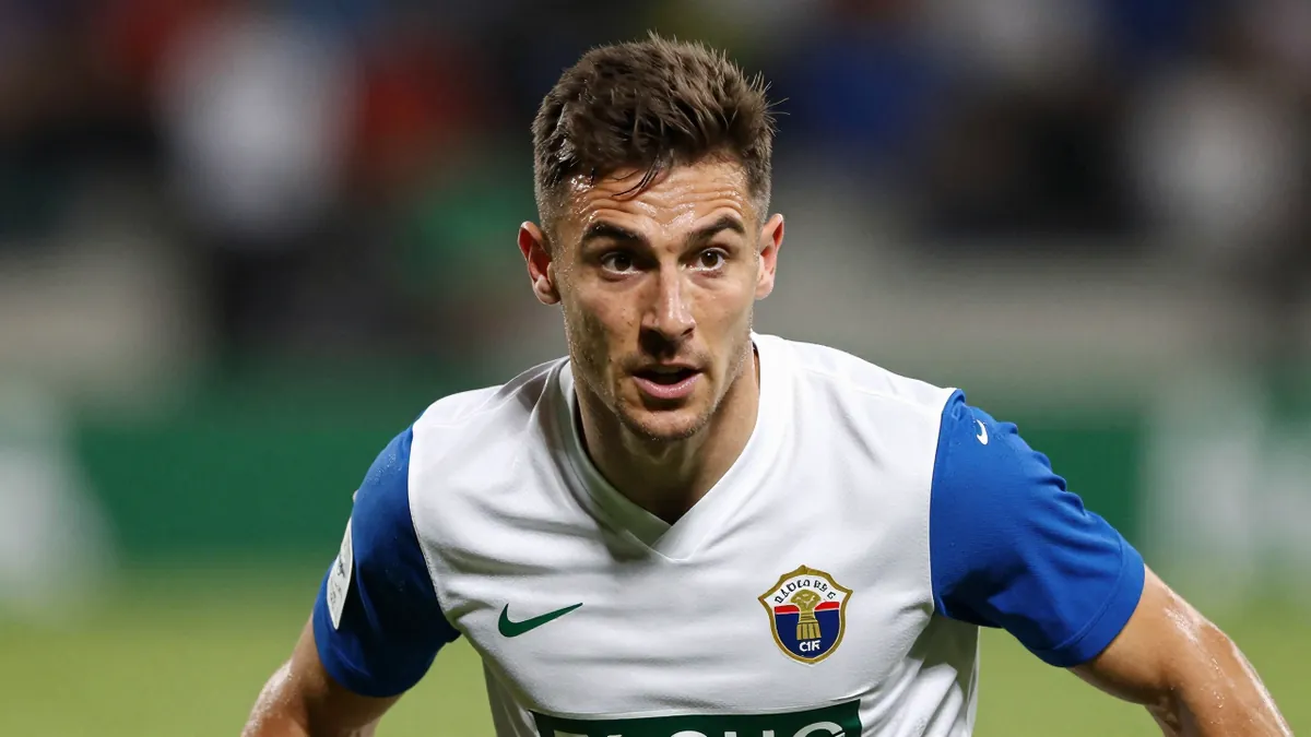 Elche CF seeks right-back to strengthen its squad